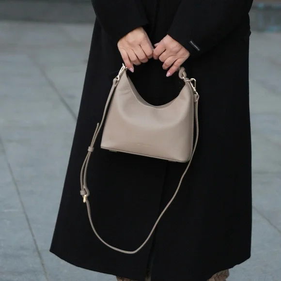 MIDI CHELSEA CROSSBODY, TOP HANDLE, BRACELET BAG - Picture 2 of 4